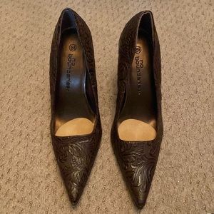 Pretty brown patterned heels- never worn